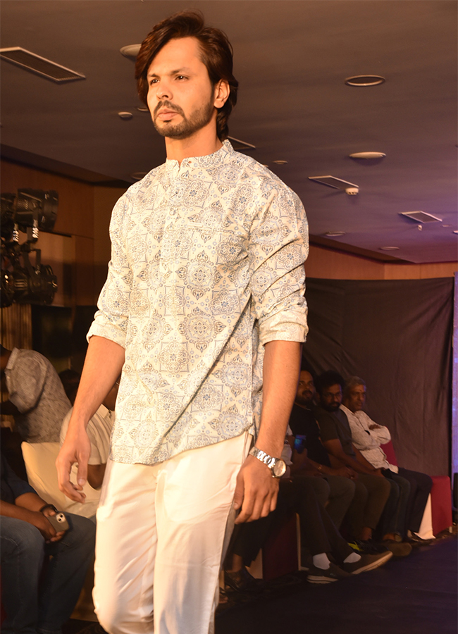 Models_20wowed_20at_20the_20Indo_20Cotton_20Fashion_20Show_20Hyderabad-13.jpg 12