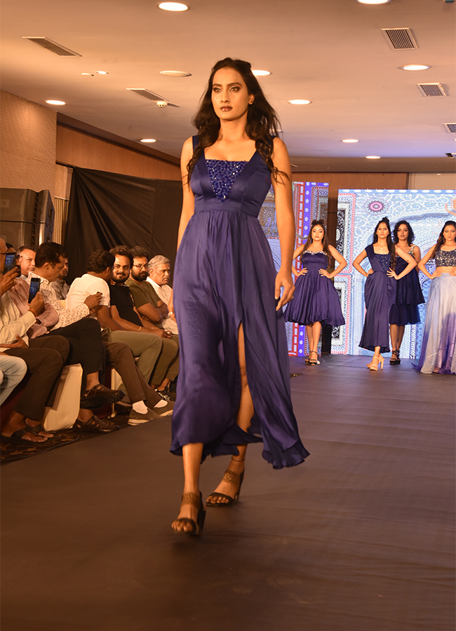 Models_20wowed_20at_20the_20Indo_20Cotton_20Fashion_20Show_20Hyderabad-16.jpg 15