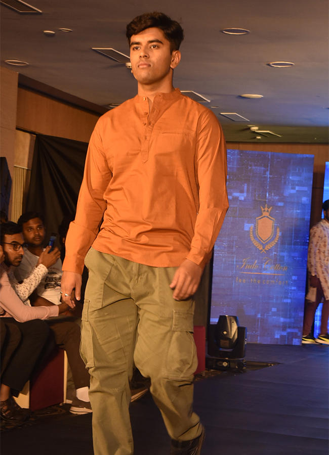 Models_20wowed_20at_20the_20Indo_20Cotton_20Fashion_20Show_20Hyderabad-18.jpg 17