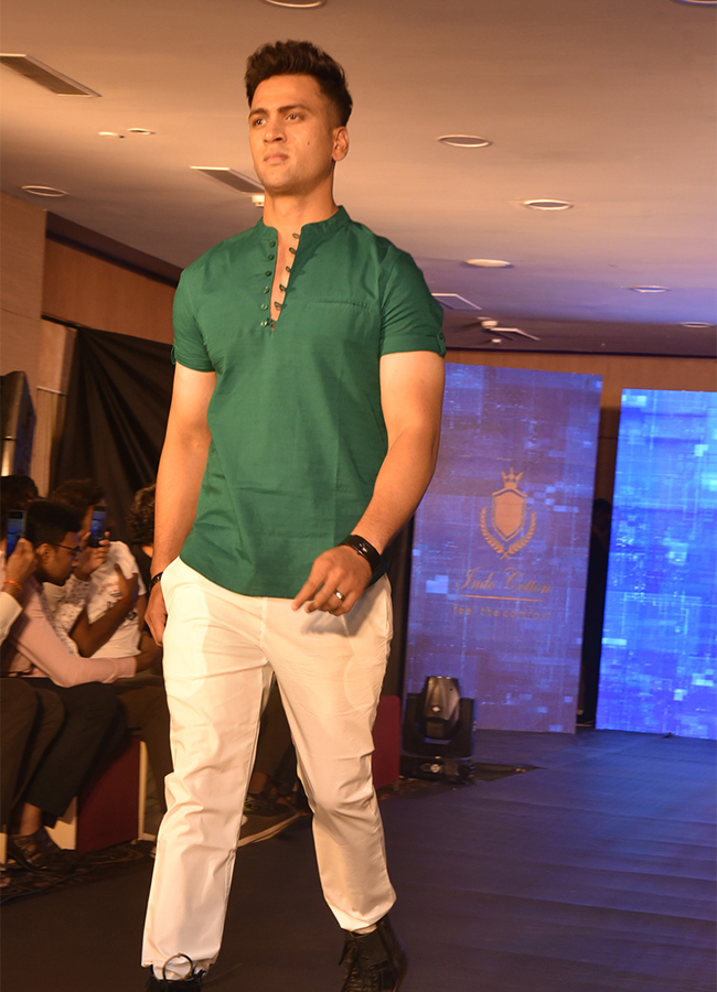 Models_20wowed_20at_20the_20Indo_20Cotton_20Fashion_20Show_20Hyderabad-6.jpg 5