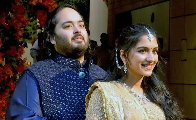 anant_20ambani-Radhika.jpg