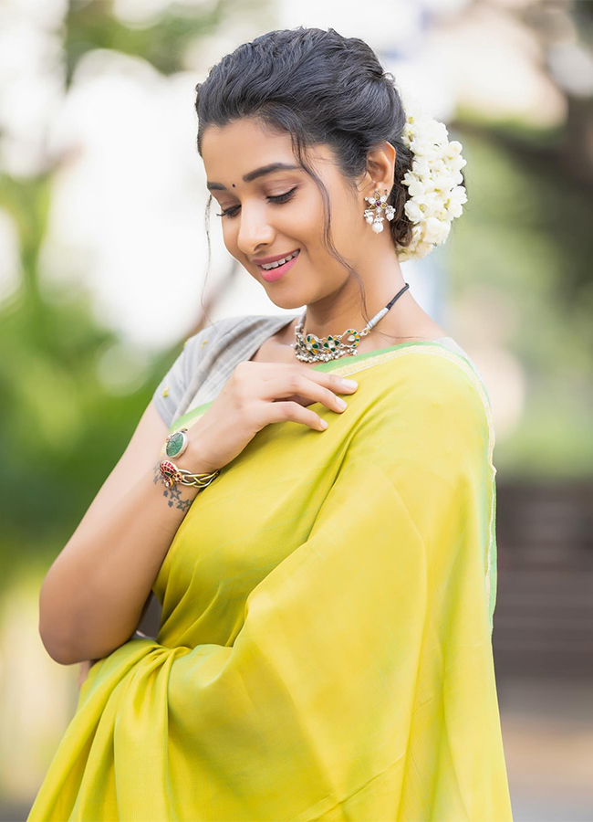Actress_20Priya_20Bhavani_20Shankar_20Lates_20pics-11.jpg 11