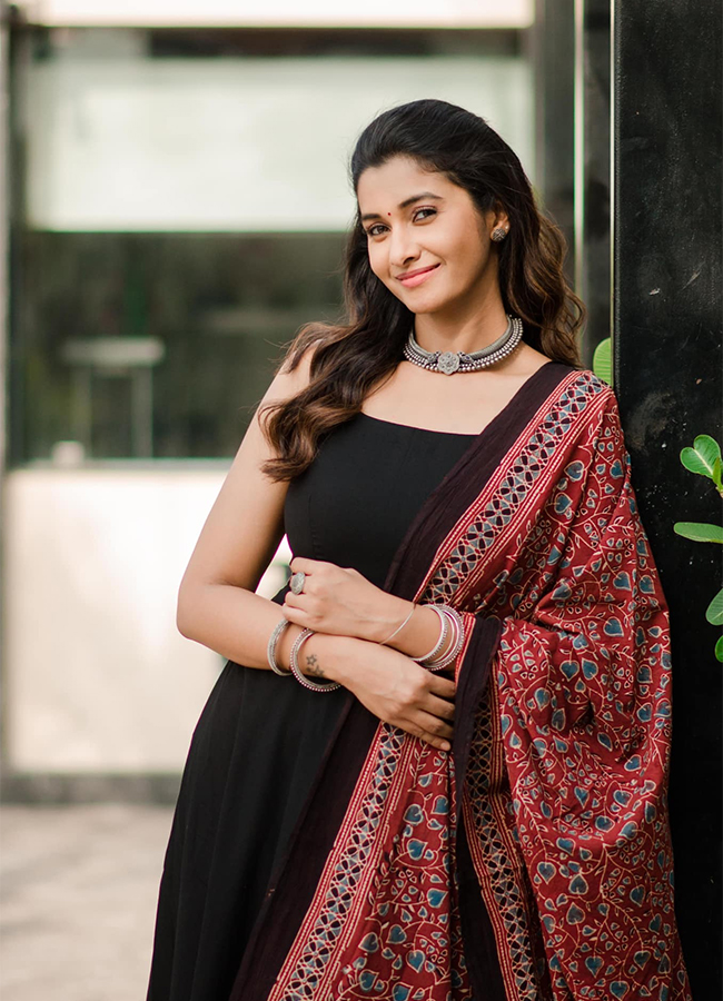 Actress_20Priya_20Bhavani_20Shankar_20Lates_20pics-21.jpg 20