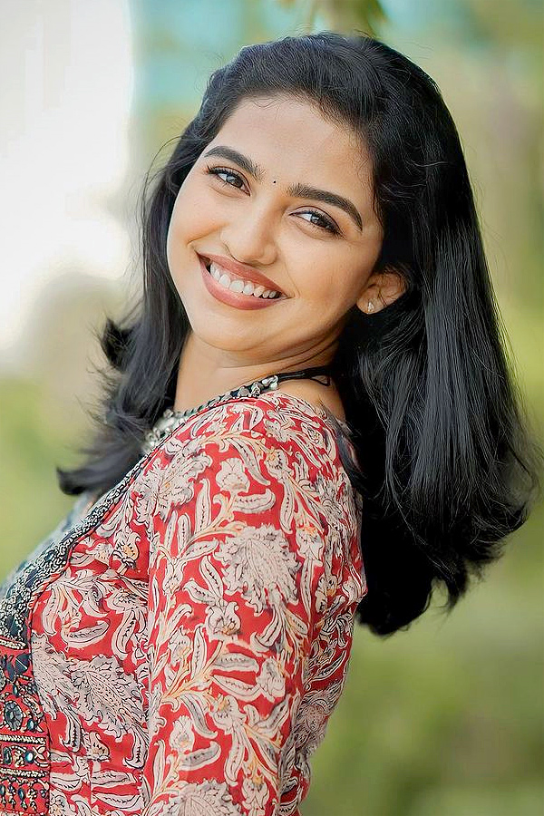 Director_20Bala_20beat_20Mamitha_20Baiju_20during_20shoot_20PHotos_1.jpg 2