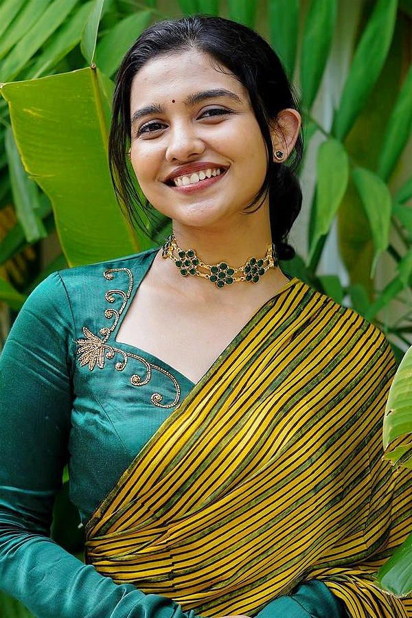 Director_20Bala_20beat_20Mamitha_20Baiju_20during_20shoot_20PHotos_8.jpg 9