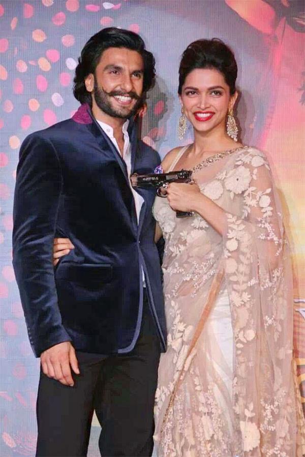 deepika_20padukone_20and_20ranveer_20singh_20good_20news-9.jpg 9
