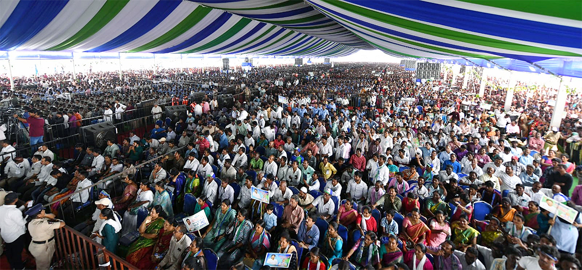 CM_20JAGAN_20Public_20Meeting_20at_20Pamarru-4.jpg 4