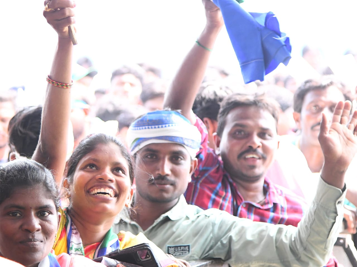 CM_20Jagan_20Participate_20in_20Public_20Meeting_20At_20Pamarru_20Jagananna_20Vidya_20Deevena_20-24.jpg 24