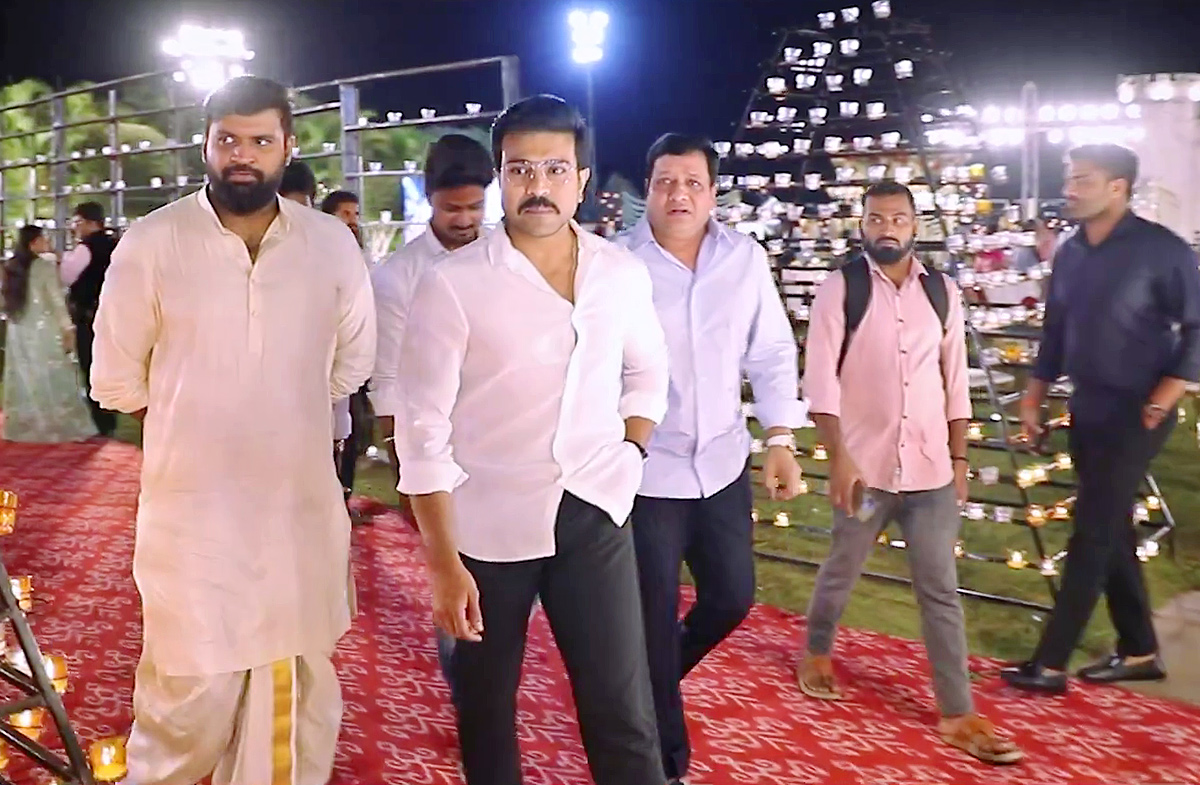 InPics_20Akkineni_20And_20Mega_20Family_20In_20Producer_20D_20Shivaprasad_20Reddy_20Son_20Kailash_20Reddy_20Marriage-17.jpg 16