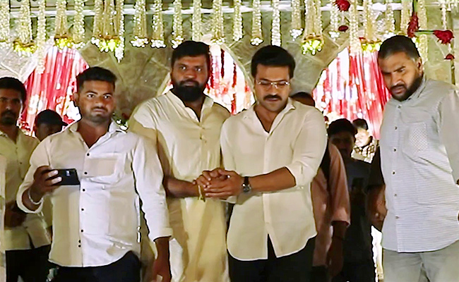 InPics_20Akkineni_20And_20Mega_20Family_20In_20Producer_20D_20Shivaprasad_20Reddy_20Son_20Kailash_20Reddy_20Marriage-3.jpg 3