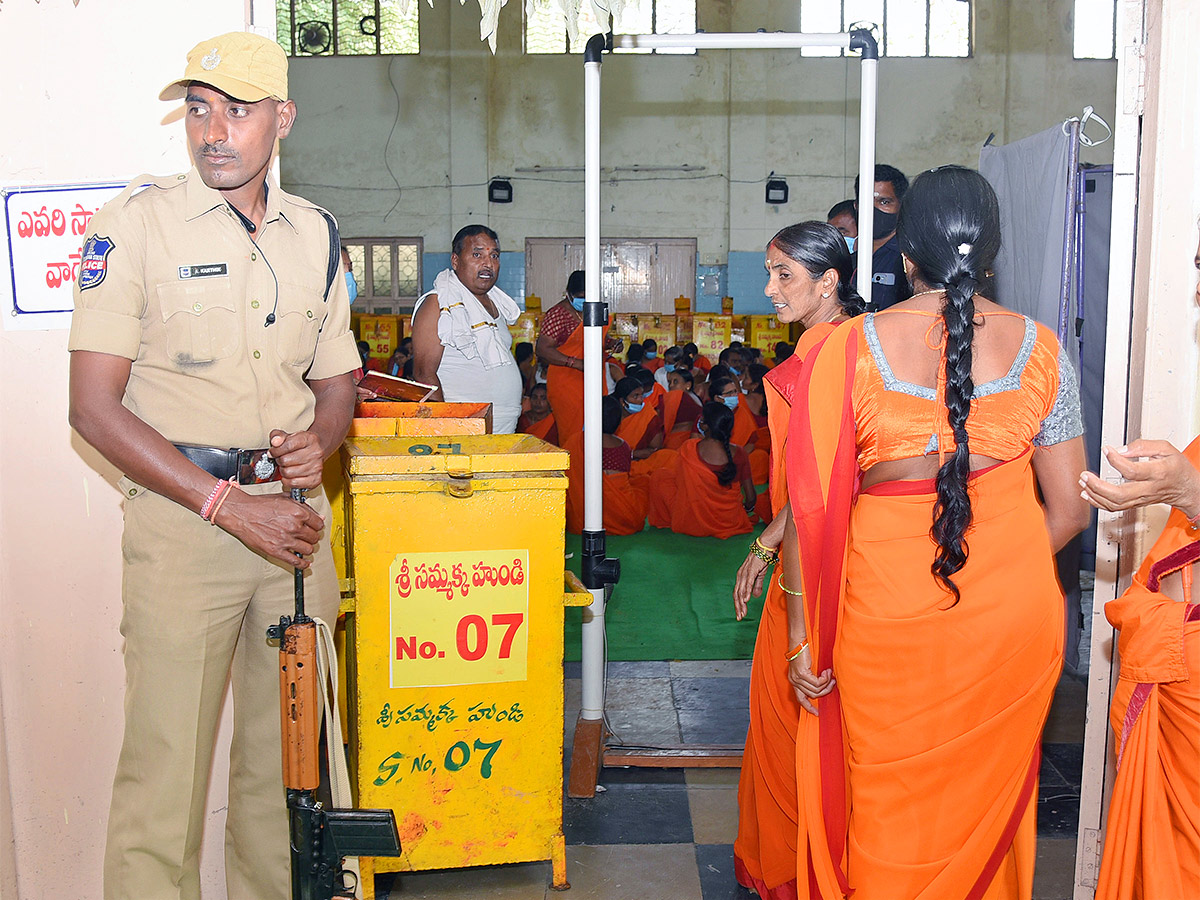 Sammakka_20Saralamma_20Medaram_20Jatara_20Hundi_20Counting-5.jpg 5