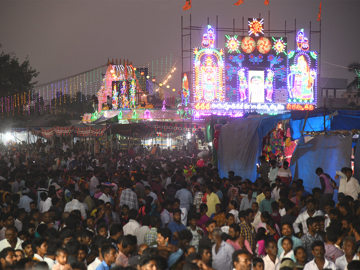 Vuyyuru_20Veeramma_20Talli_20Temple_20Pics-13.jpg 12