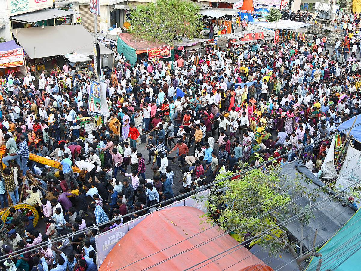 Vuyyuru_20Veeramma_20Talli_20Temple_20Pics-19.jpg 16