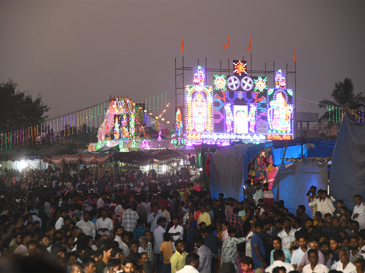 Vuyyuru_20Veeramma_20Talli_20Temple_20Pics-21.jpg 18