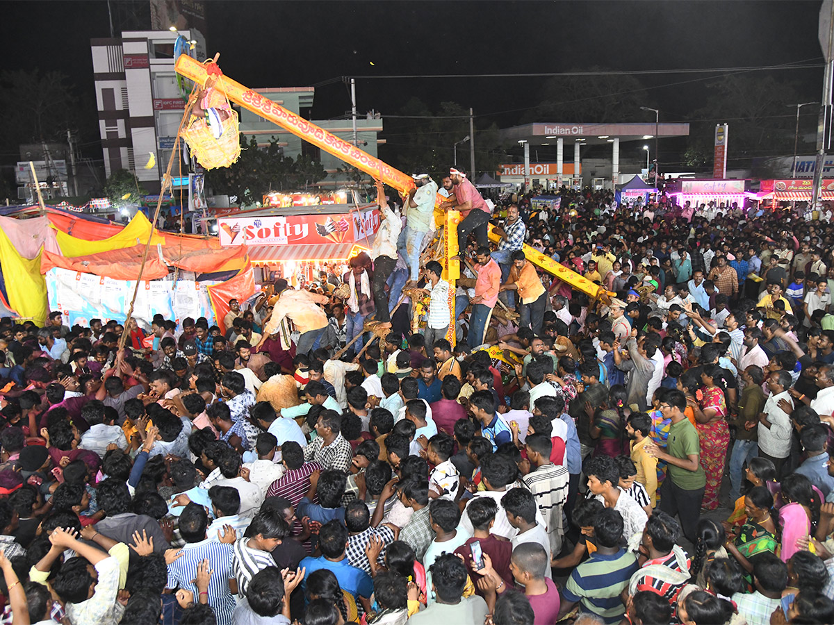 Vuyyuru_20Veeramma_20Talli_20Temple_20Pics-26.jpg 23