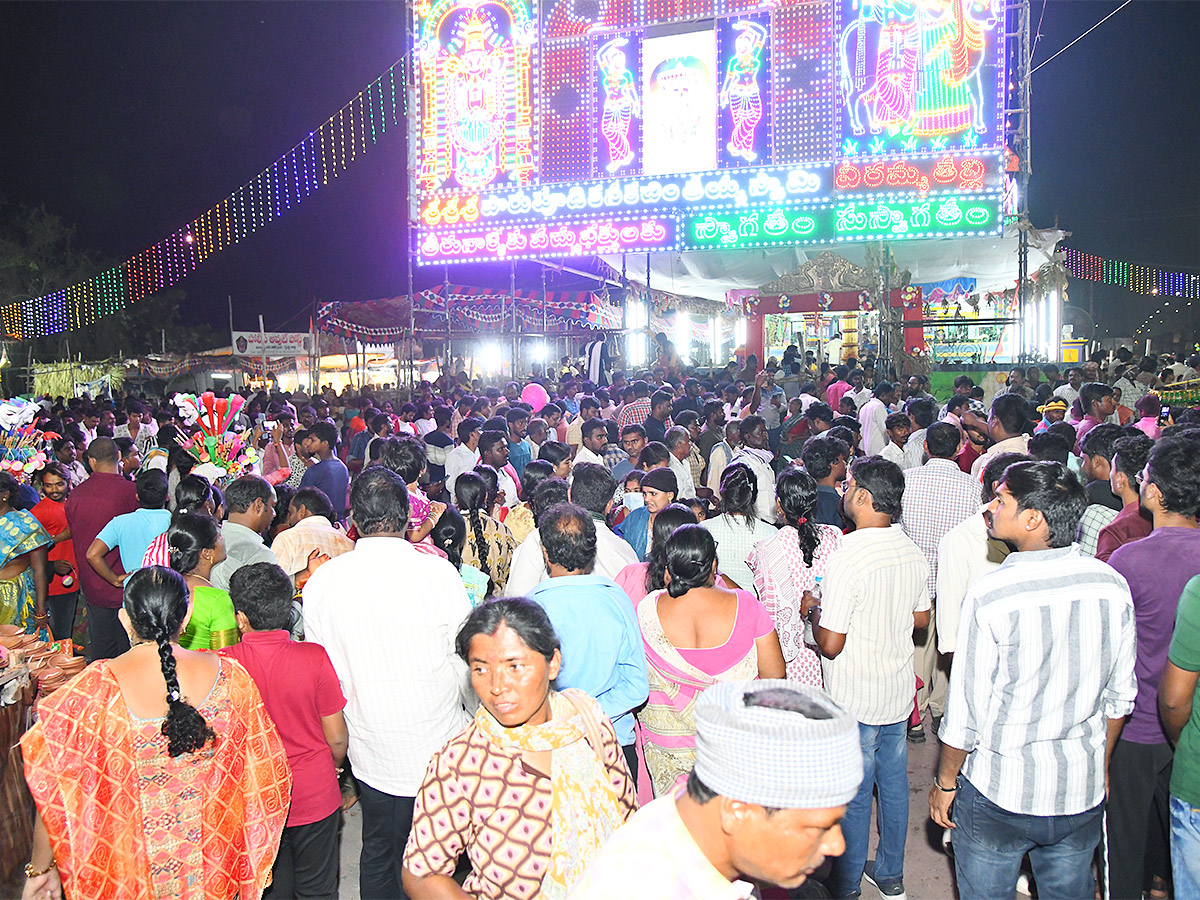 Vuyyuru_20Veeramma_20Talli_20Temple_20Pics-6.jpg 6