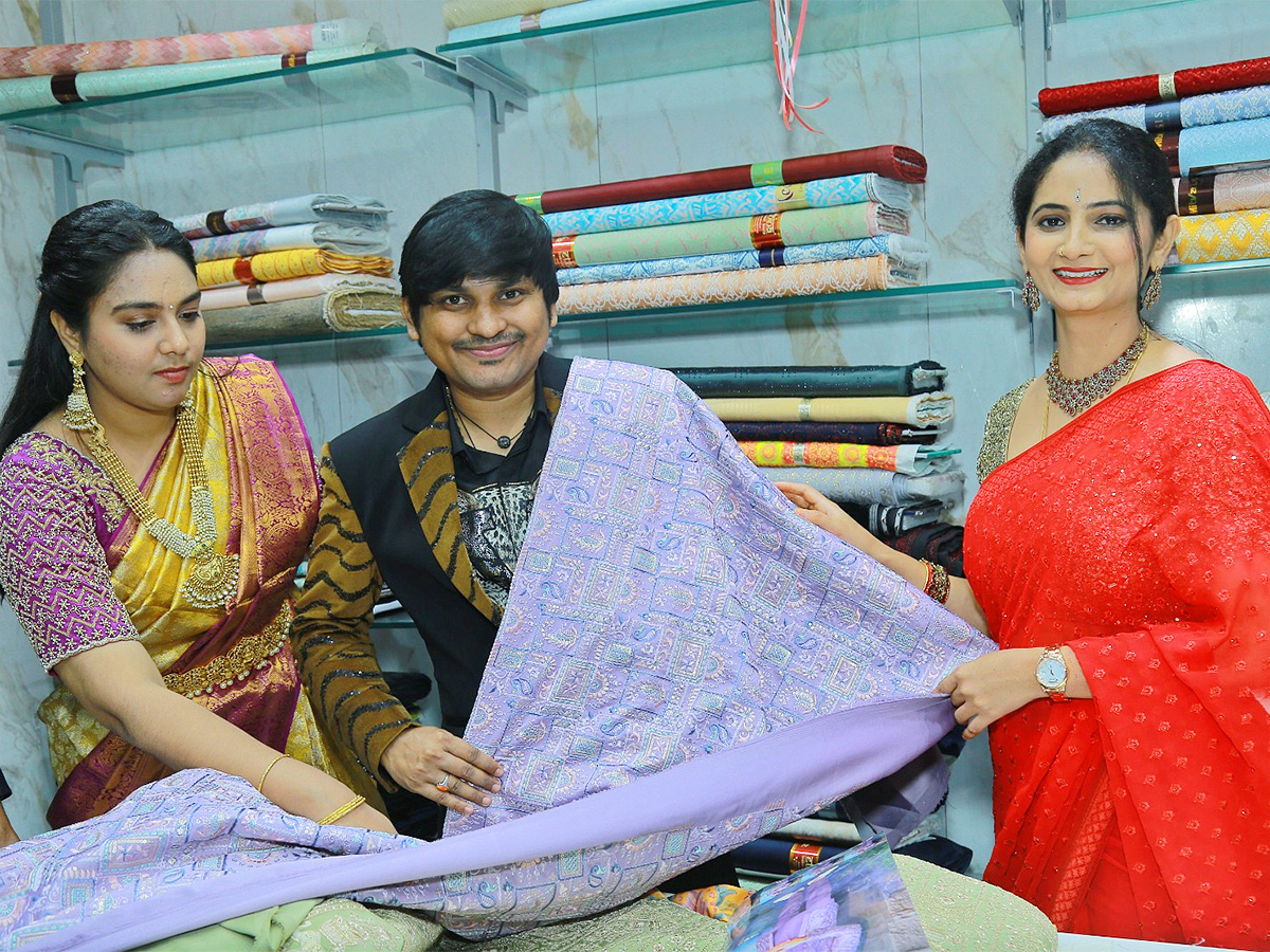 YK_20Designers_20Fabric_20Studio_20launched_20at_20Hydernagar-1.jpg 1