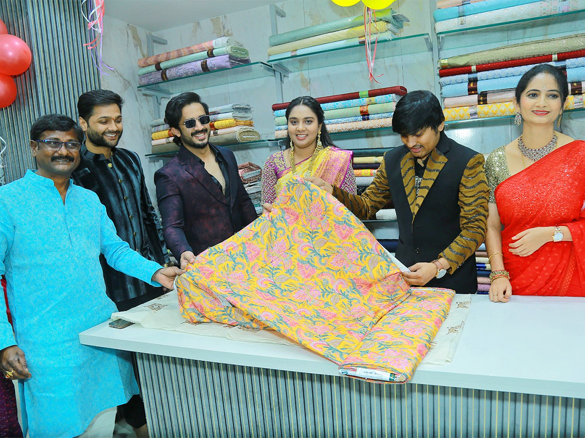 YK_20Designers_20Fabric_20Studio_20launched_20at_20Hydernagar-3.jpg 3