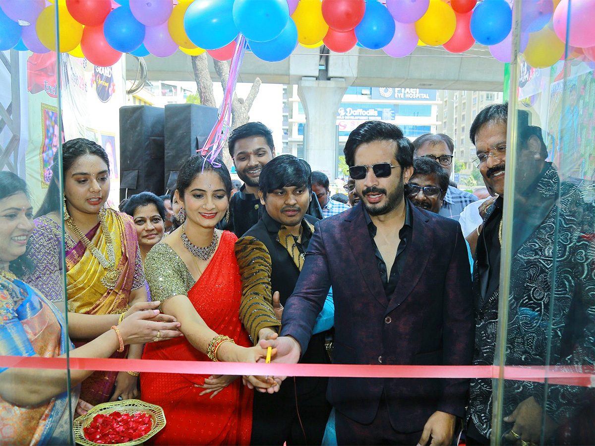 YK_20Designers_20Fabric_20Studio_20launched_20at_20Hydernagar-6.jpg 6