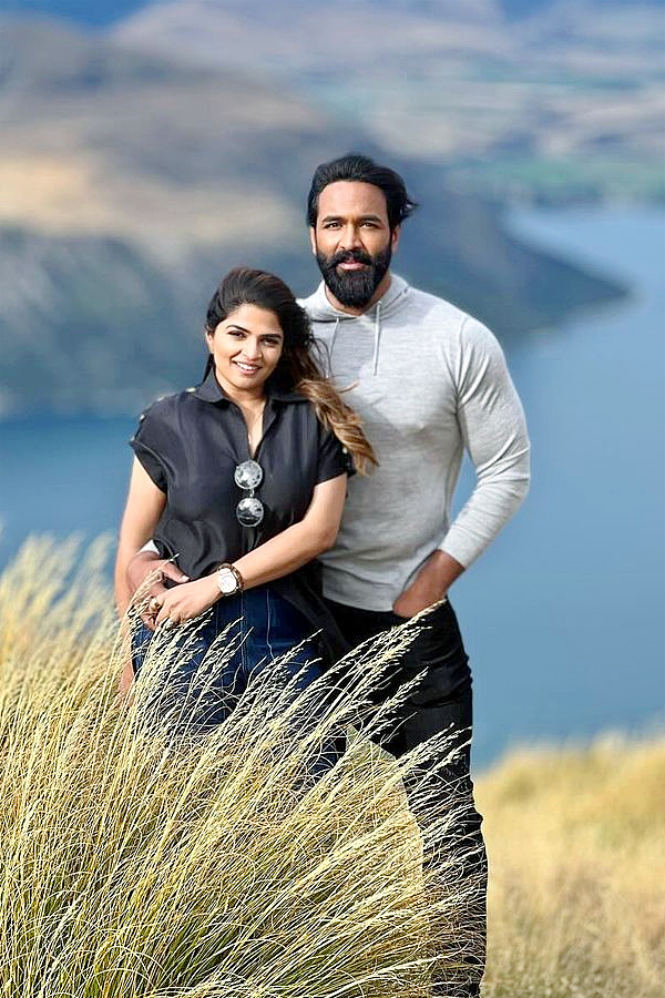 Vishnu_20Manchu_20Special_20Surprise_20to_20his_20wife_20for_20their_20Wedding_20Anniversary_20Photos_1.jpg 2
