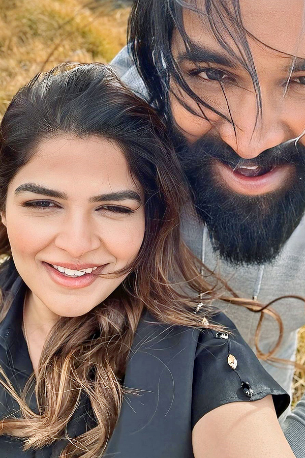Vishnu_20Manchu_20Special_20Surprise_20to_20his_20wife_20for_20their_20Wedding_20Anniversary_20Photos_3.jpg 4