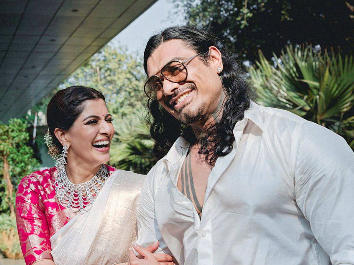 varalakshmi_20sarathkumar_20engagement_20Photos_20Viral_1.jpg 2