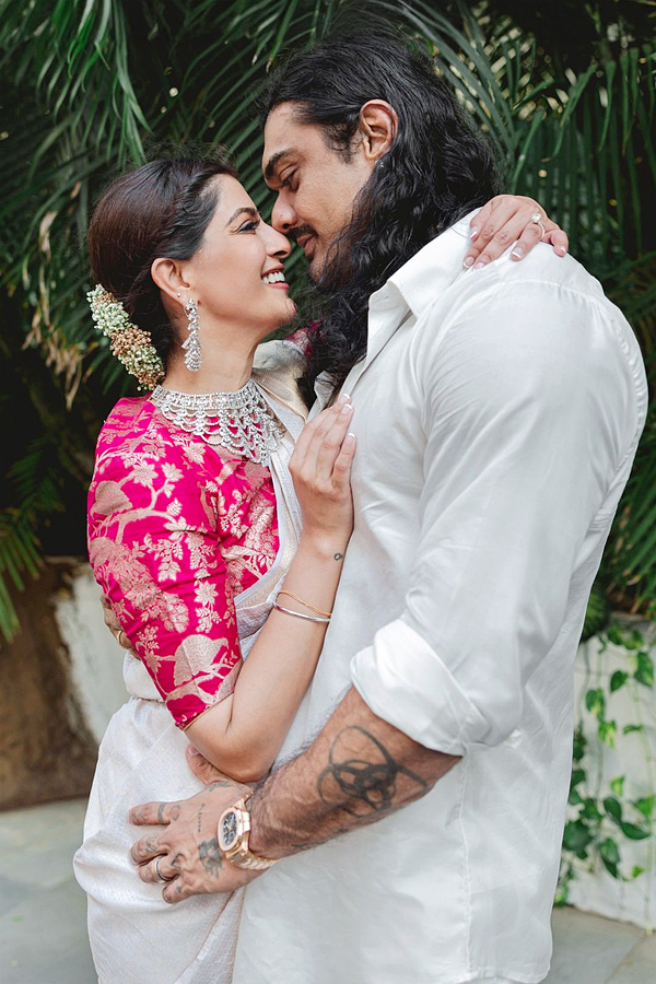 varalakshmi_20sarathkumar_20engagement_20Photos_20Viral_3.jpg 4