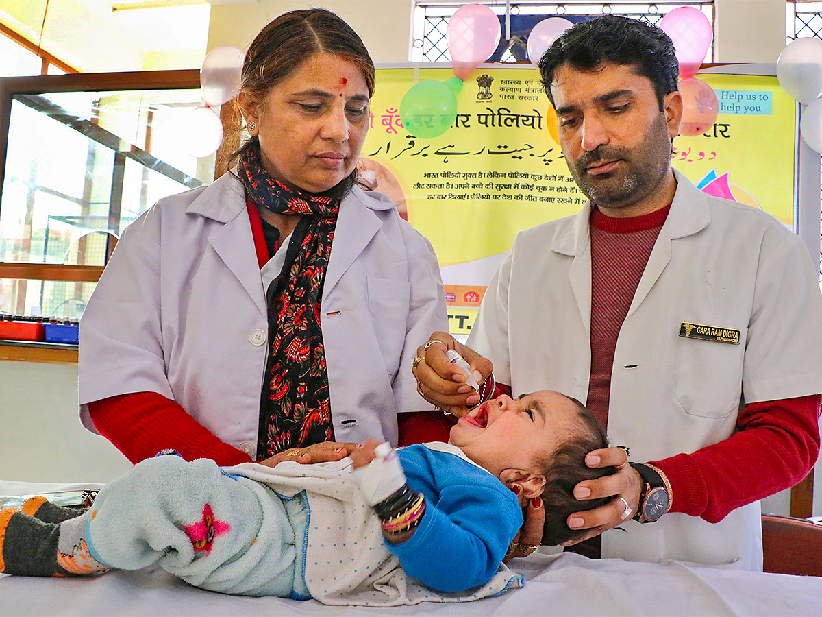 Pulse_20Polio_20vaccine_20to_20children_20photos-10.jpg 10