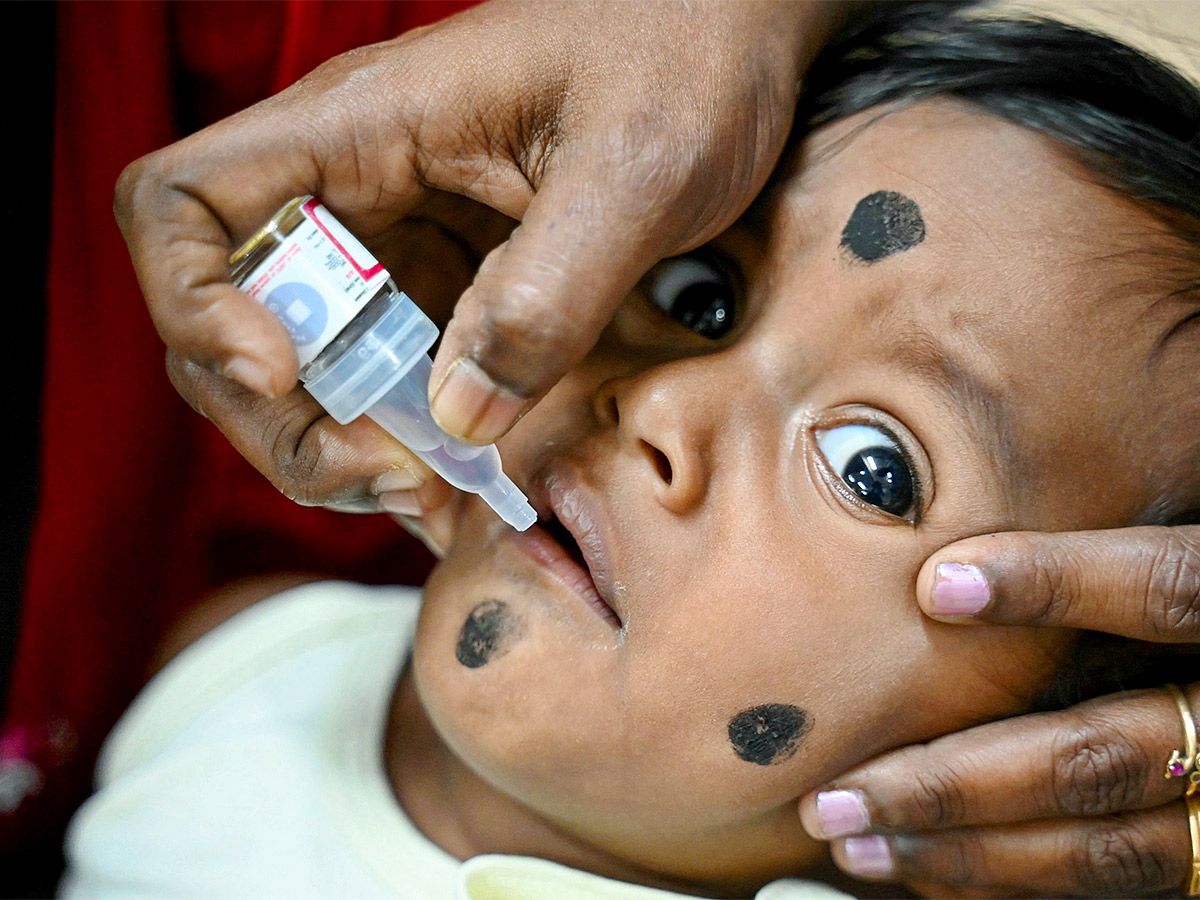 Pulse_20Polio_20vaccine_20to_20children_20photos-8.jpg 8