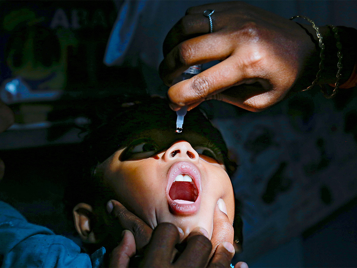 Pulse_20Polio_20vaccine_20to_20children_20photos-9.jpg 9