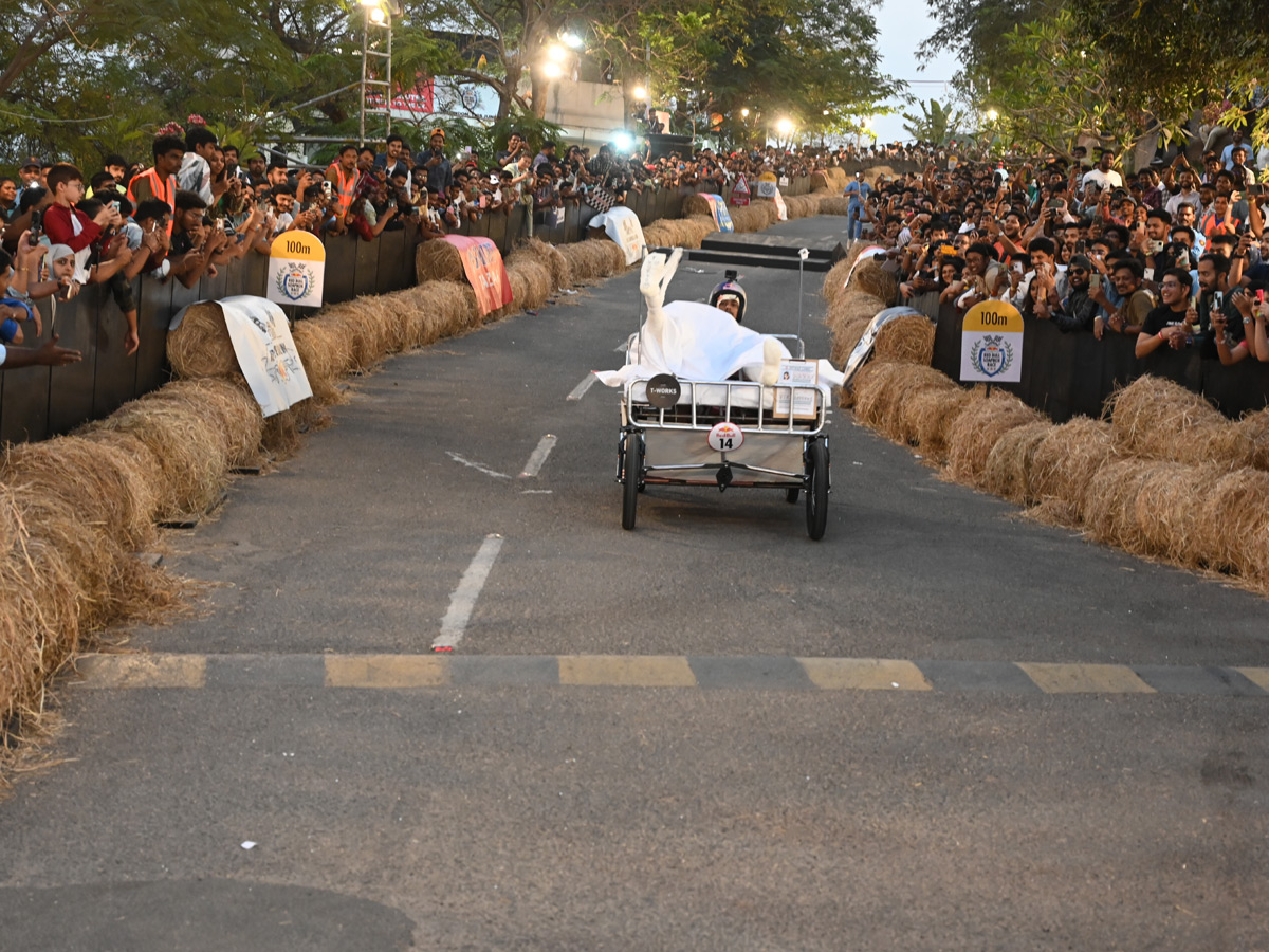 Red_20Bull_20Soapbox_20Race_20at_20Ramanaidu_20studios_20in_20Film_20Nagar_20Hyderabad_20Photos_1.jpg 2