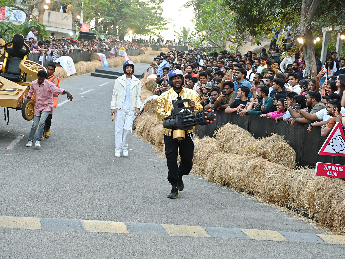 Red_20Bull_20Soapbox_20Race_20at_20Ramanaidu_20studios_20in_20Film_20Nagar_20Hyderabad_20Photos_15.jpg 16