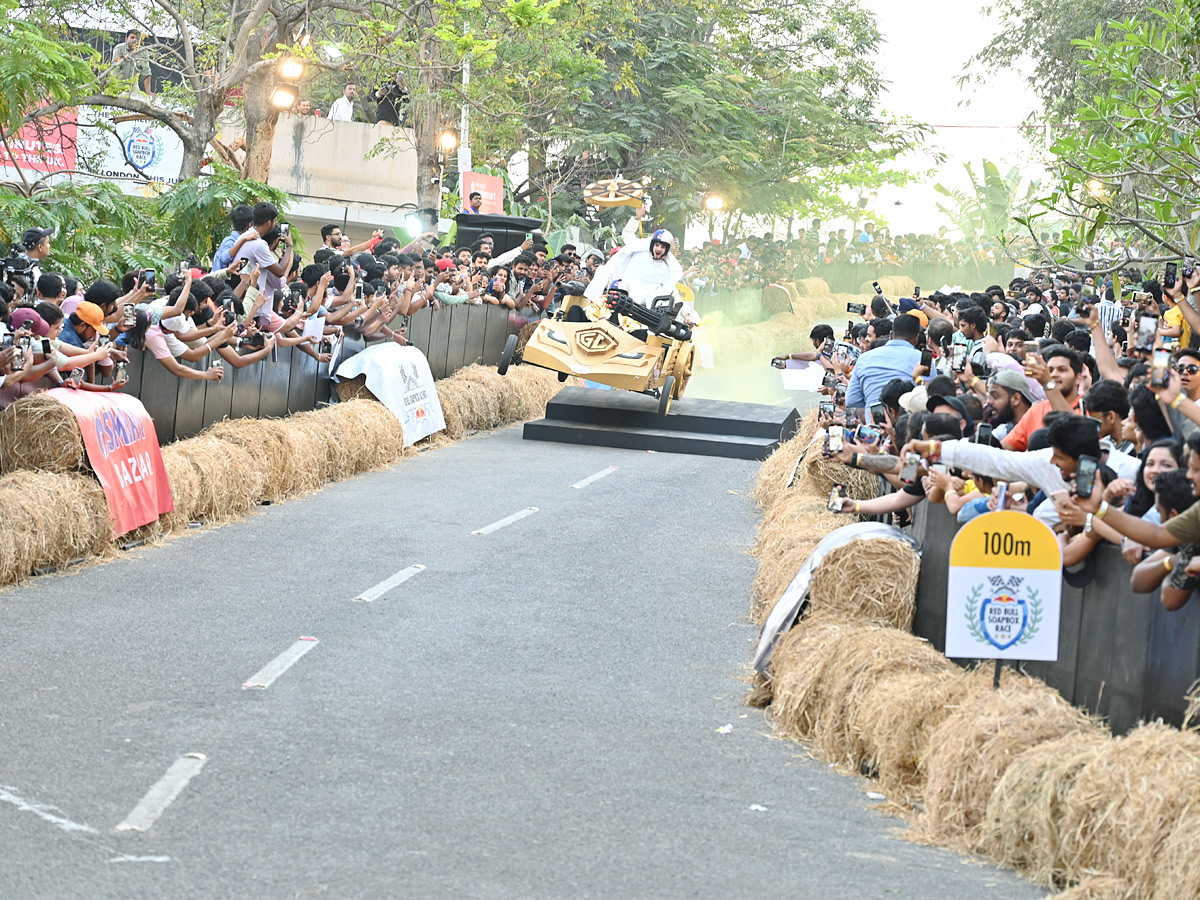 Red_20Bull_20Soapbox_20Race_20at_20Ramanaidu_20studios_20in_20Film_20Nagar_20Hyderabad_20Photos_16.jpg 17