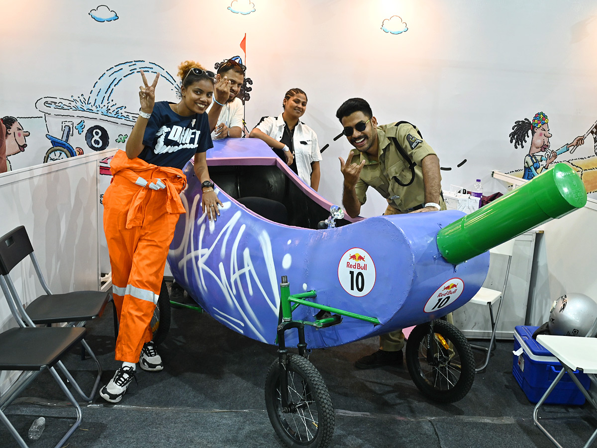 Red_20Bull_20Soapbox_20Race_20at_20Ramanaidu_20studios_20in_20Film_20Nagar_20Hyderabad_20Photos_23.jpg 24