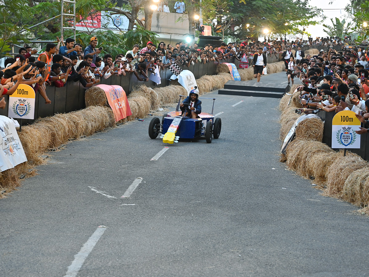 Red_20Bull_20Soapbox_20Race_20at_20Ramanaidu_20studios_20in_20Film_20Nagar_20Hyderabad_20Photos_4.jpg 5