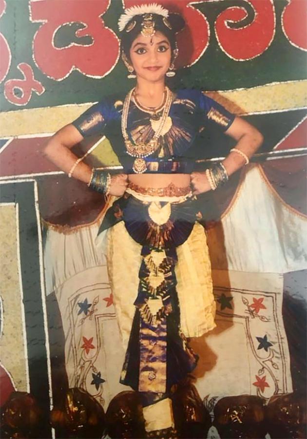 Sreeleela_20Bharatanatyam_20Dance_20Fans_20Going_20Gaga_20Pics-15.jpg 13