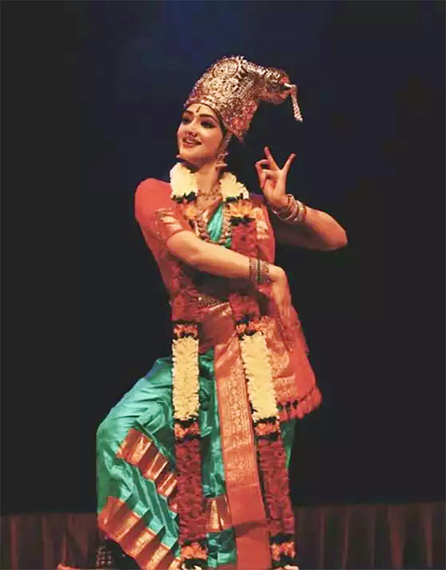 Sreeleela_20Bharatanatyam_20Dance_20Fans_20Going_20Gaga_20Pics-16.jpg 14