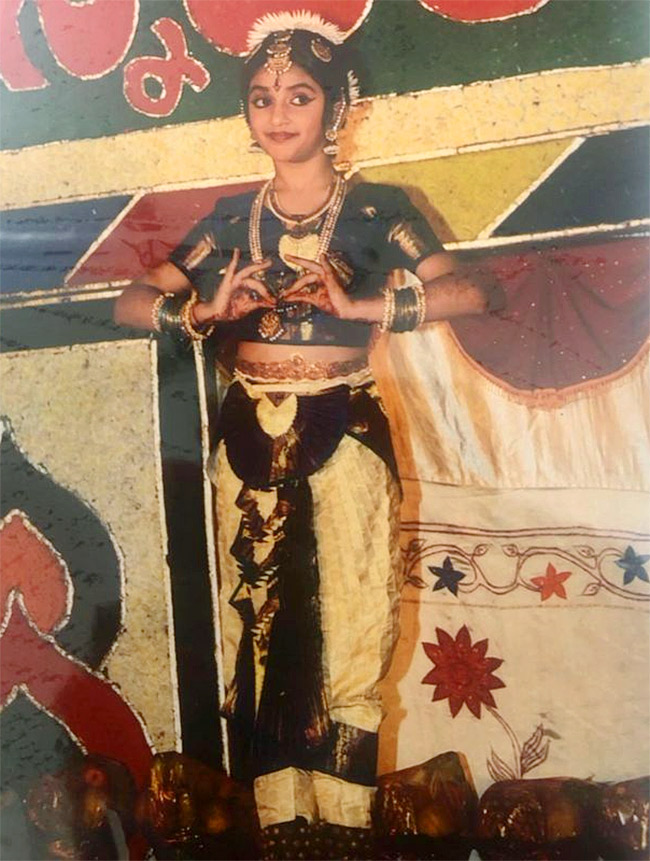 Sreeleela_20Bharatanatyam_20Dance_20Fans_20Going_20Gaga_20Pics-17.jpg 15