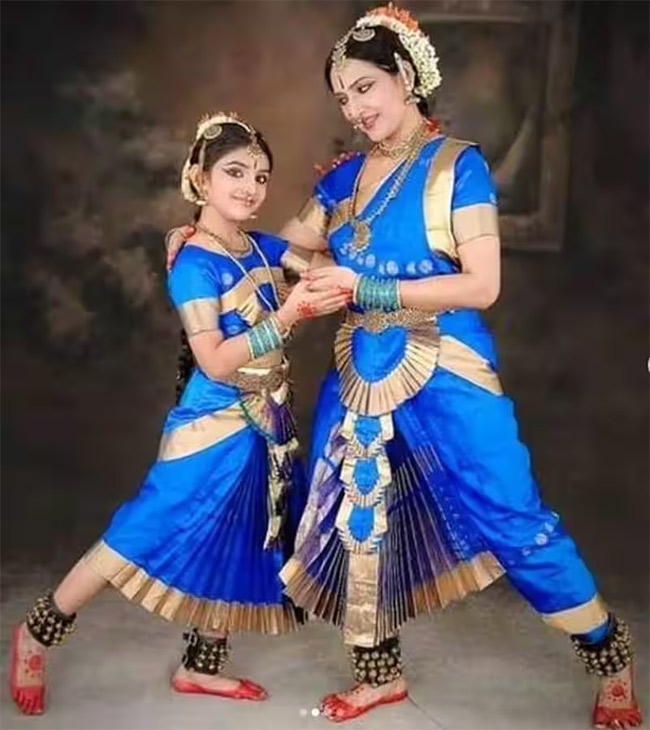 Sreeleela_20Bharatanatyam_20Dance_20Fans_20Going_20Gaga_20Pics-19.jpg 17