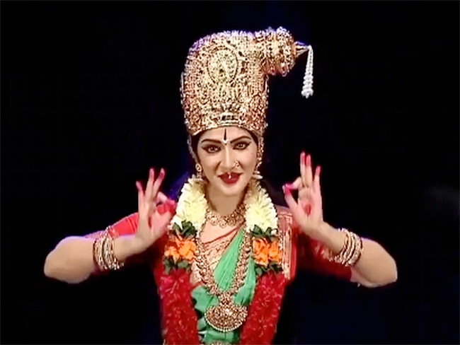 Sreeleela_20Bharatanatyam_20Dance_20Fans_20Going_20Gaga_20Pics-2.jpg 2