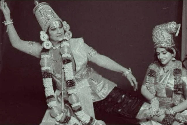 Sreeleela_20Bharatanatyam_20Dance_20Fans_20Going_20Gaga_20Pics-20.jpg 18