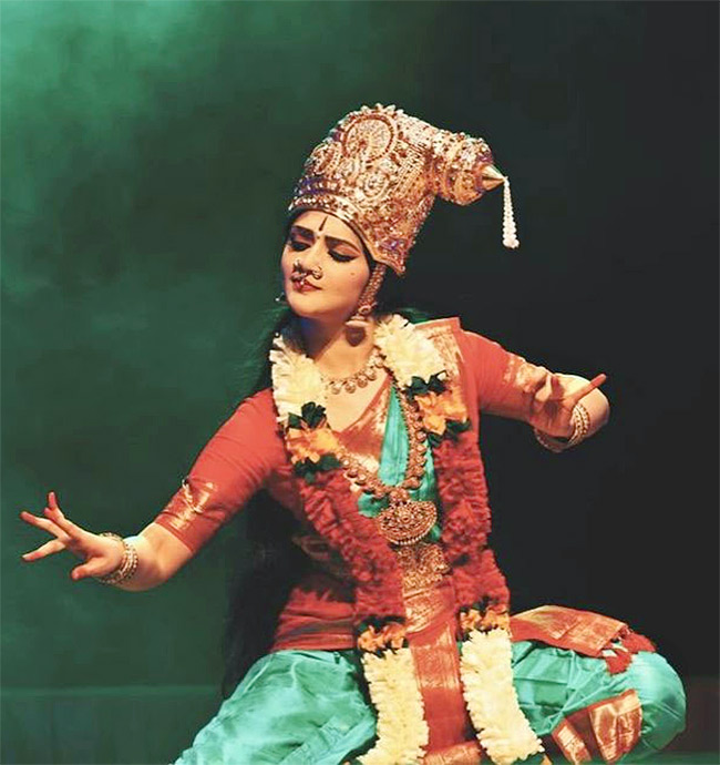 Sreeleela_20Bharatanatyam_20Dance_20Fans_20Going_20Gaga_20Pics-3.jpg 3