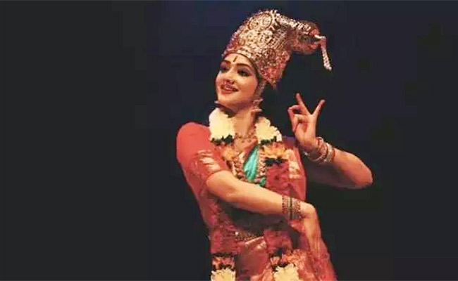 Sreeleela_20Bharatanatyam_20Dance_20Fans_20Going_20Gaga_20Pics-6.jpg 5