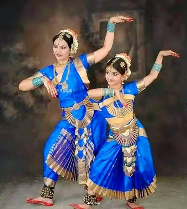 Sreeleela_20Bharatanatyam_20Dance_20Fans_20Going_20Gaga_20Pics-7.jpg 6