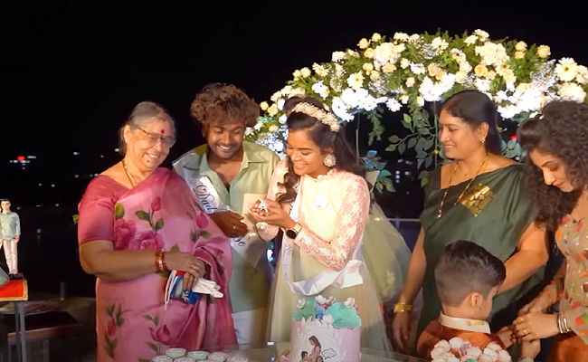 Tv_20Actress_20Maheshwari_20Baby_20Shower_20Function_20PHotos_9.jpg 10
