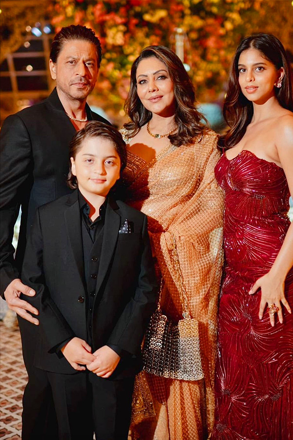 stars_20entertained_20guests_20at_20Anant_20Ambanis_20pre-wedding_20event_20in_20Jamnagar_20Photos_3.jpg 4
