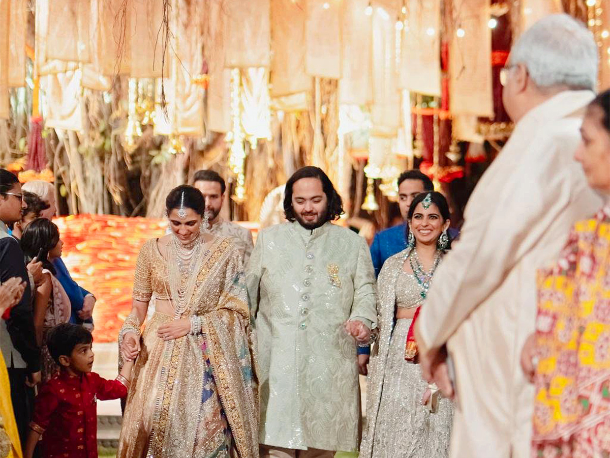 Anant_20Ambani_20and_20Radhika_20Merchant_27s_20pre_20wedding_20bash_20Pics-2.jpg 2