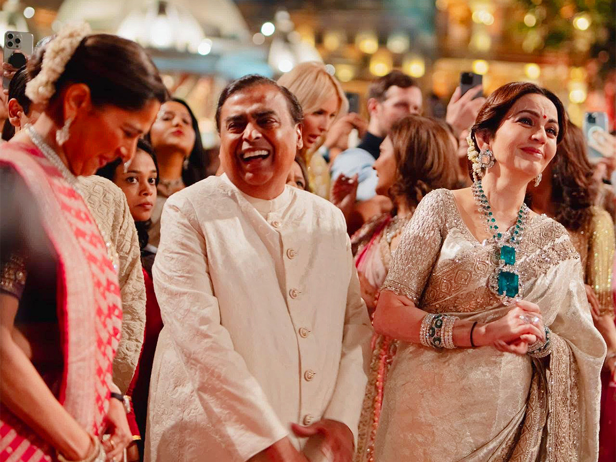 Anant_20Ambani_20and_20Radhika_20Merchant_27s_20pre_20wedding_20bash_20Pics-4.jpg 4