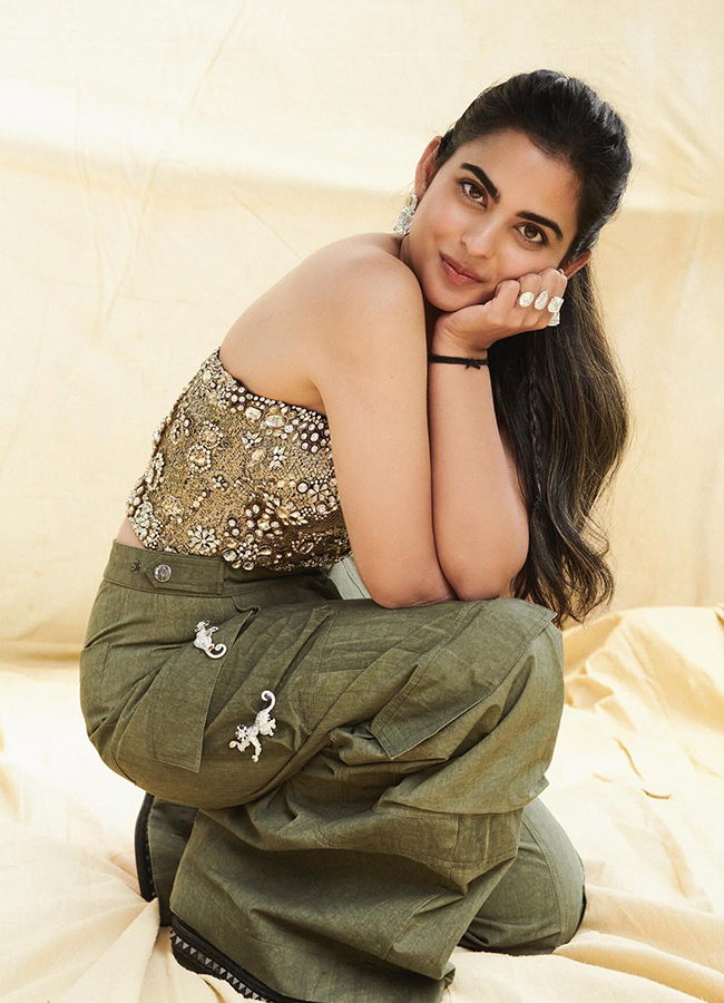 Isha_20Ambani_20Exquisite_20Looks_20At_20Anant_20Ambani_20And_20Radhika_20-13.jpg 13