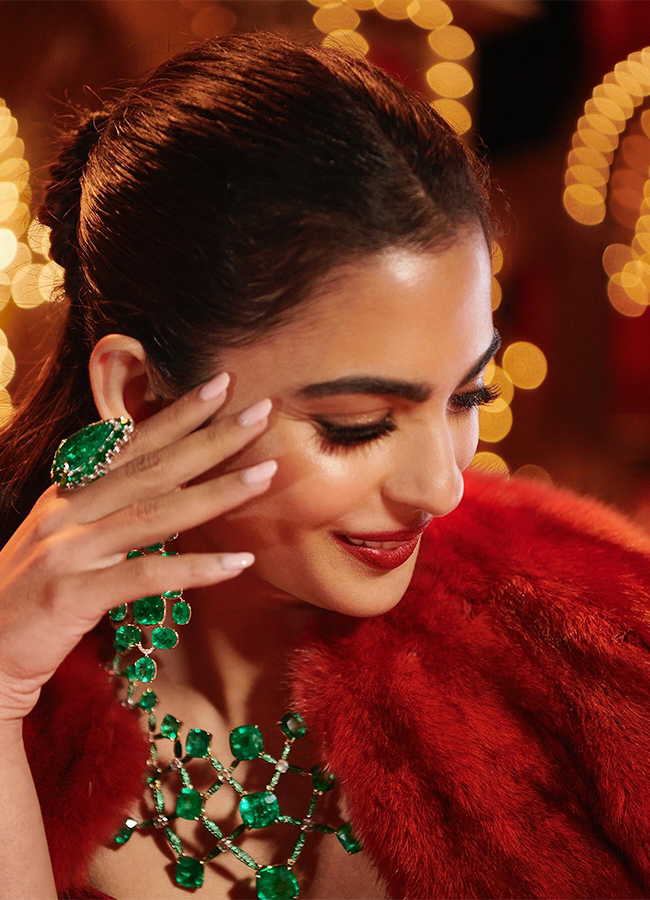 Isha_20Ambani_20Exquisite_20Looks_20At_20Anant_20Ambani_20And_20Radhika_20-14.jpg 14
